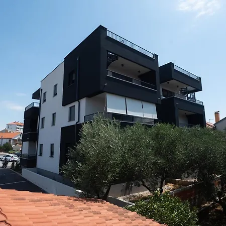 Artemis Apartment *
